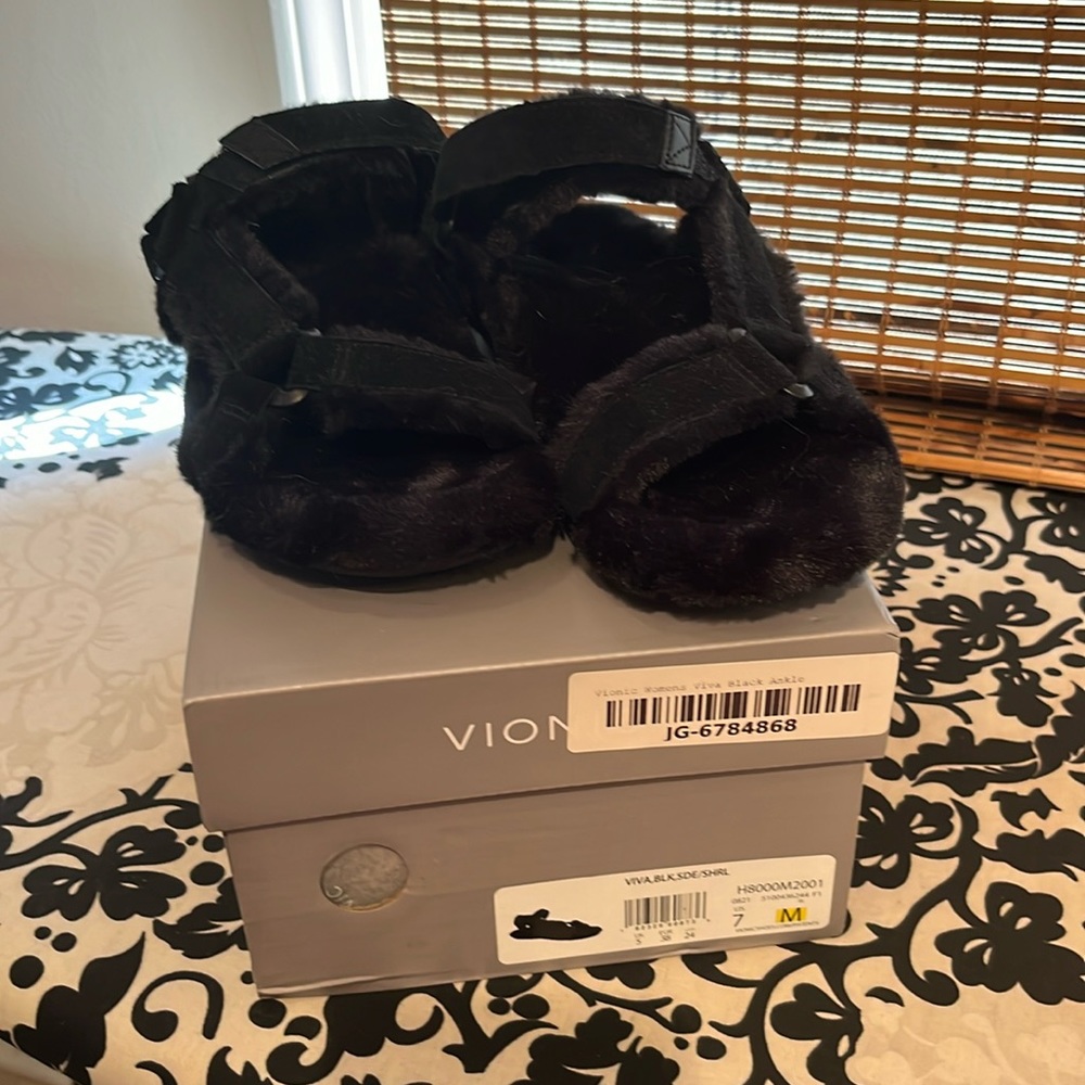 Vionic Shearling/Suede Sandals 7